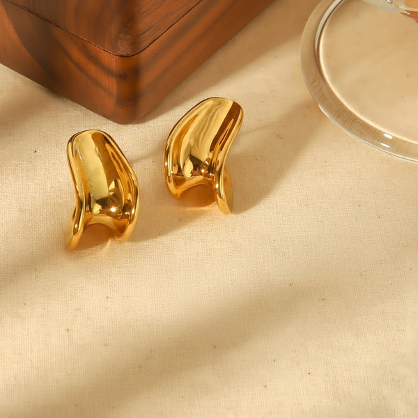 Curved Elegance Stud Earrings