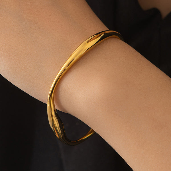 Sleek Leaper Bangle